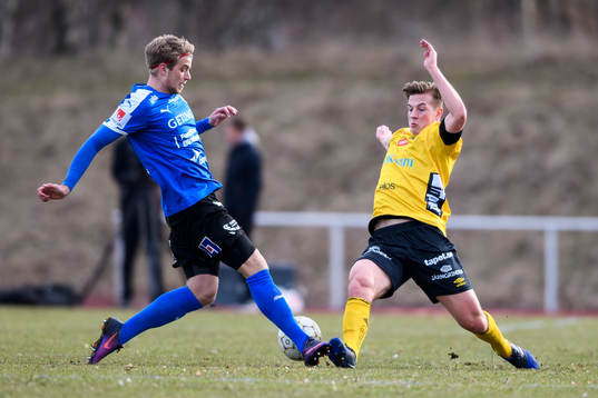 Elfsborgs Simon Olsson och Halmstads Marcus Mathisen
