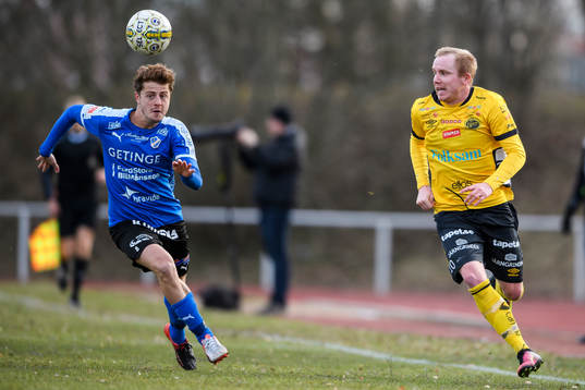 Elfsborgs Simon Lundevall och Halmstads Rebin Assad