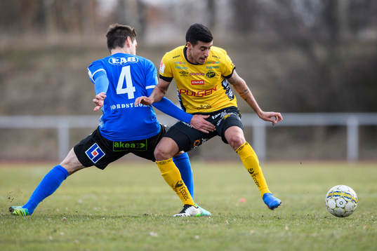 Elfsborgs Rami Kabi och Halmstads Ivo Pekalski