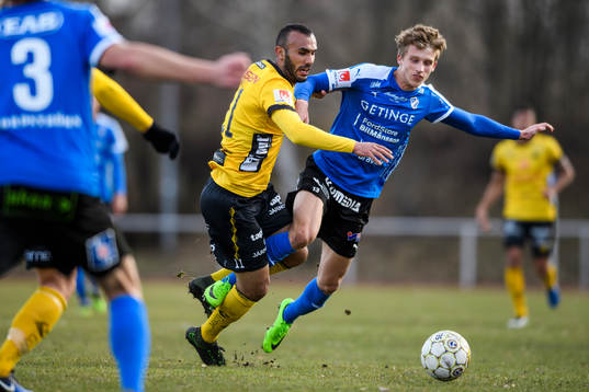 Halmstads Mads Roerslev Rasmussen och Elfsborgs Issam Jebali