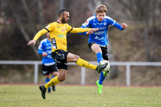 Halmstads Mads Roerslev Rasmussen och Elfsborgs Issam Jebali