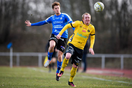 Elfsborgs Simon Lundevall och Halmstads Rebin Assad
