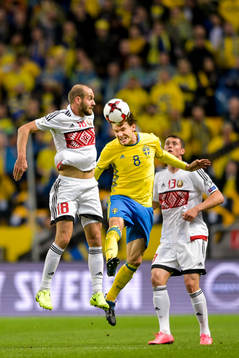 Sveriges Albin Ekdal och Belarus Ivan Maevski