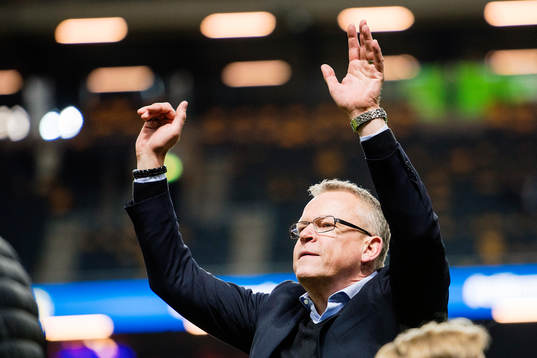 Sveriges förbundskapten Janne Andersson jublar