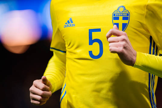 Sveriges tröjor med ett nytt emblem