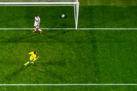 Sveriges Marcus Berg jublar