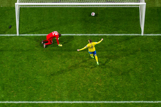 Sveriges Marcus Berg jublar