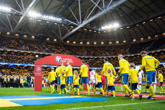 Sveriges spelare går in på planen