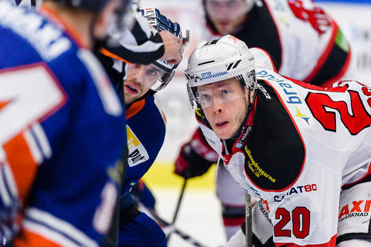 Tak mellan Växjös Emil Pettersson och Malmö Redhawks