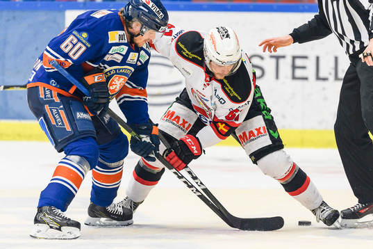 Växjös Erik Josefsson och Malmö Redhawks Nicklas Jadeland