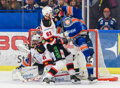 Kamp mellan Malmö Redhawks Fredrik Händemark och Växjös