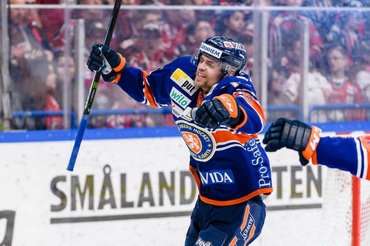 Växjös Emil Pettersson jublar