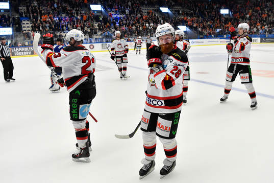 Malmö Redhawks Jens Olsson deppar när han lämnar isen