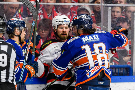 Gruff mellan Malmö Redhawks Stefan Warg och Växjös