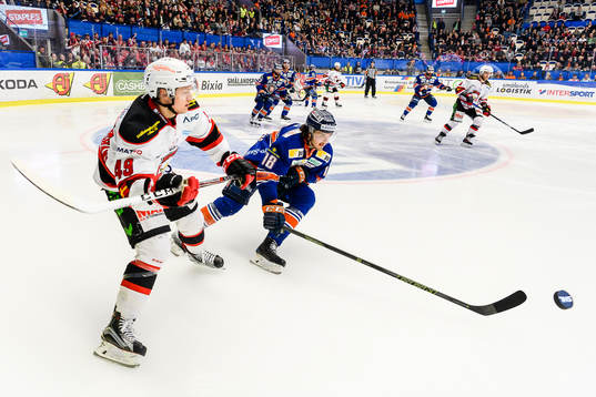Malmö Redhawks Rhett Rakhshani jagas av Växjös Dennis