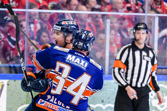 Växjös Emil Pettersson jublar