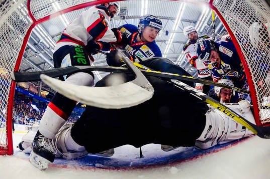 Bläddra bland fler bilder av Ishockey, SHL, Kvartsfinal 5, Växjö - Malmö Redhawks