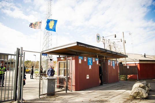 Exteriör över entrén till Grimsta IP