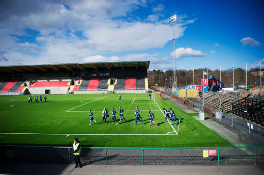Djurgårdens spelare värmer upp