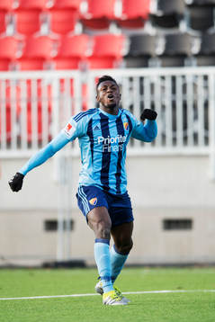 Djurgårdens Souleymane Kone reagerar på ett domslut