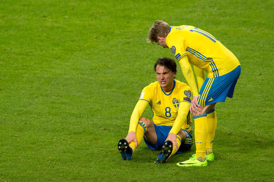 Sveriges Albin Ekdal klev av med skadad fot