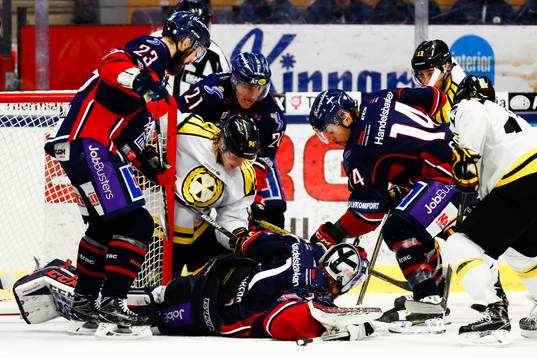 Brynäs Oskar Lindblom oroar vid Linköpings målvakt