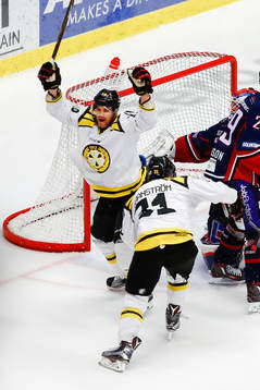Brynäs Daniel Paille och Jonathan Granström   jublar