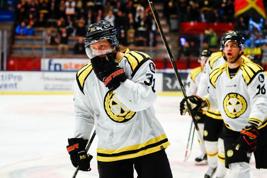 Brynäs Daniel Paille och Jonathan Granström   jublar