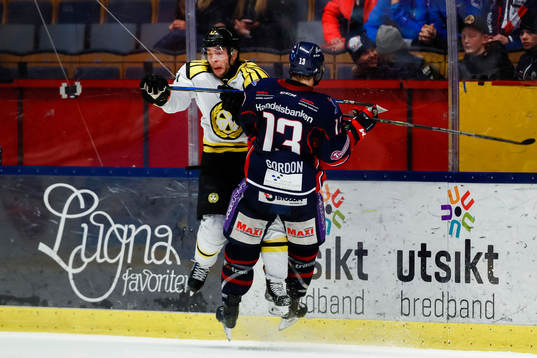 Brynäs Pathrik Westerholm och Linköpings Andrew Gordon
