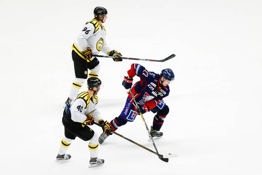Brynäs Jesper Jensen och Oskar Lindblom jagar Linköpings