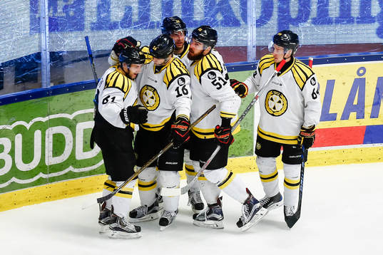Brynäs spelare jublar