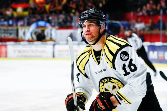 Brynäs Daniel Paille jublar