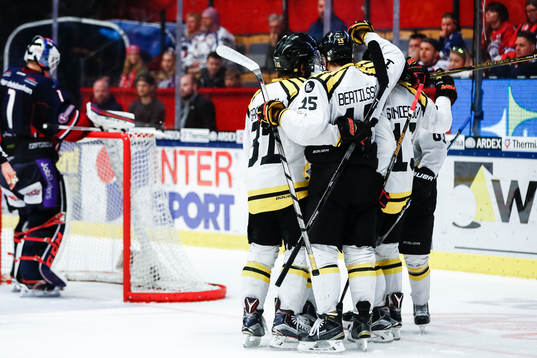 Brynäs spelare jublar