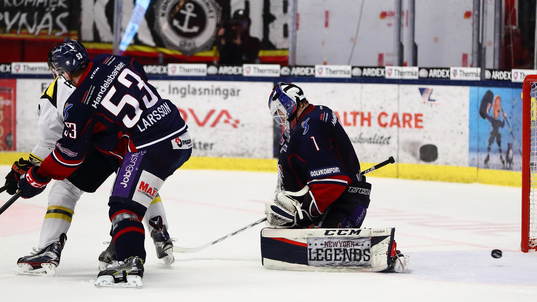 0-2-målet av Brynäs Daniel Paille går in bakom en