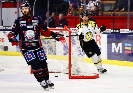 Brynäs Daniel Paille jublar och Linköpings Niklas Persson