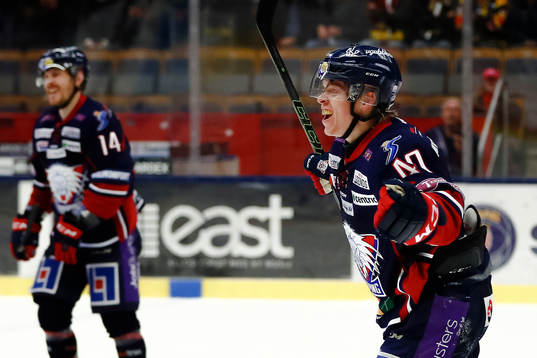 Linköpings Ken André Olimb  jublar