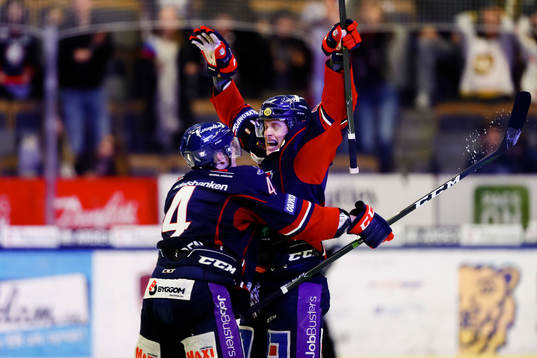 Linköpings Henrik Törnqvist jublar