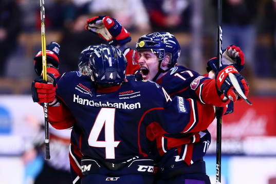 Linköpings Henrik Törnqvist jublar
