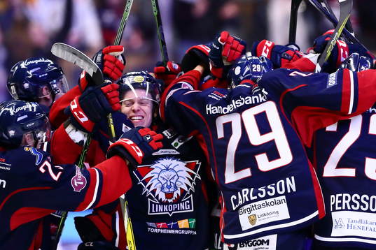 Linköping med bland andra Ken Andre Olimb jublar