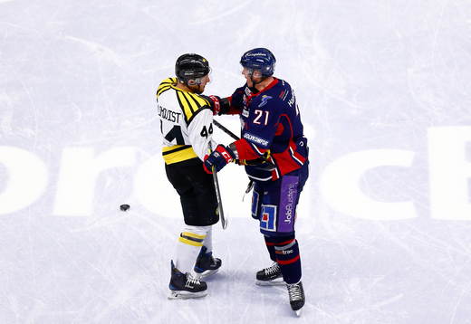 Brynäs Jacob Blomqvist och Linköpings Emil Sylvegård