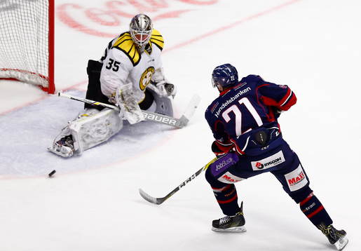 Linköpings Emil Sylvegård och Brynäs målvakt David