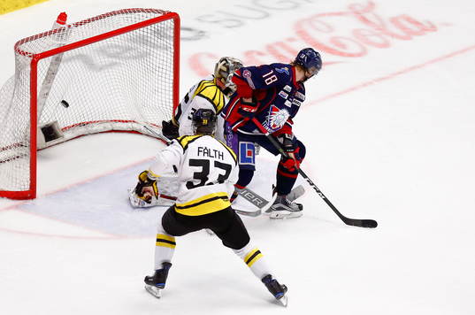 Mål 2-2 av Linköpings Emil Kristensen förbi Brynäs