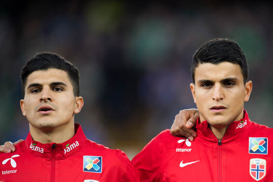 Norges Tarik Elyounoussi (L) och Mohamed Elyounoussi