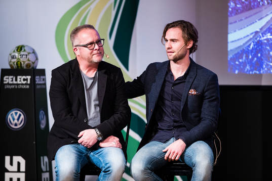 Åtvidabergs tränare Roar Hansen och Simon Helg
