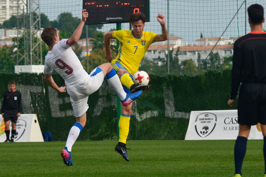 MELKER HALLBERG (7 SWEDEN) HIT THE BALL WITH JAN KUCHTA (9