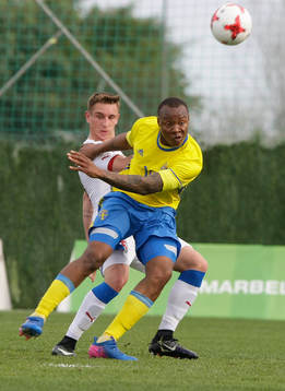 CARLOS STRANDBERG (10 SWEDEN) KICK THE BALL