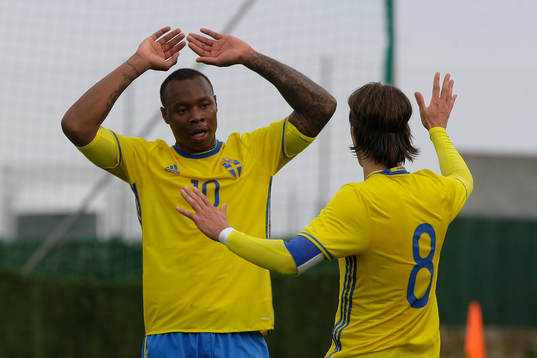CARLOS STRANDBERG (10 SWEDEN) CELEBRATE GOAL WITH YOUR