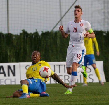 CARLOS STRANDBERG (10 SWEDEN) DOES NOT COME TO A BALL
