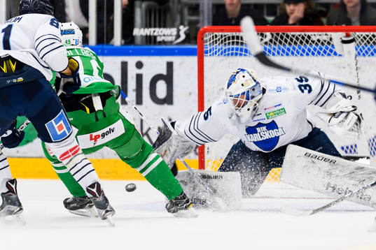 Rögles Sebastian Collberg oroar framför Karlskogas