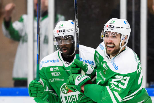 Rögles Edwin Hedberg och Ludvig Rensfeldt jublar